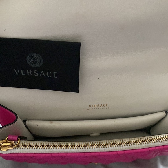 Versace - Picture 3 of 6